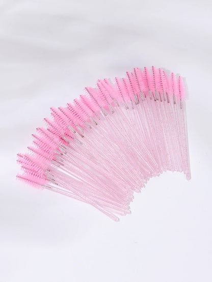 A set of 50 disposable eyelash brushes with soft bristles, perfect for mascara application and lash grooming. Ideal for lash extensions and personal or professional makeup use.